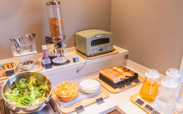 パン、ヨーグルト、シリアル、ドリンク