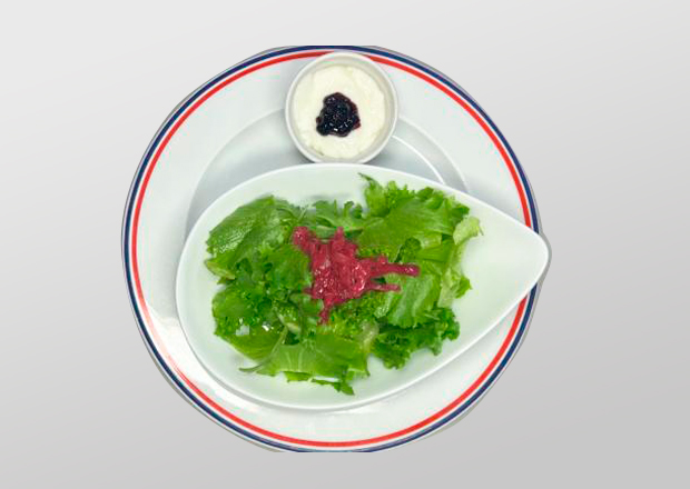 サラダ+ゆで卵+下記のドリンク ※「ゆで卵」か「ブルーベリーソースヨーグルト」を選ぶことができます。