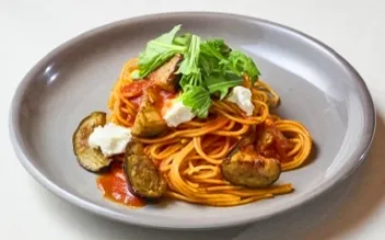 揚げナスとリコッタチーズのトマトスパゲティ