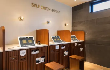 セルフチェックイン・チェックアウト端末