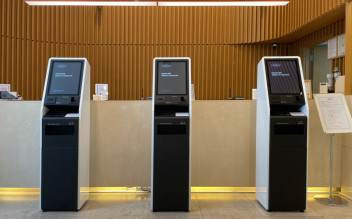 セルフチェックイン・チェックアウト端末