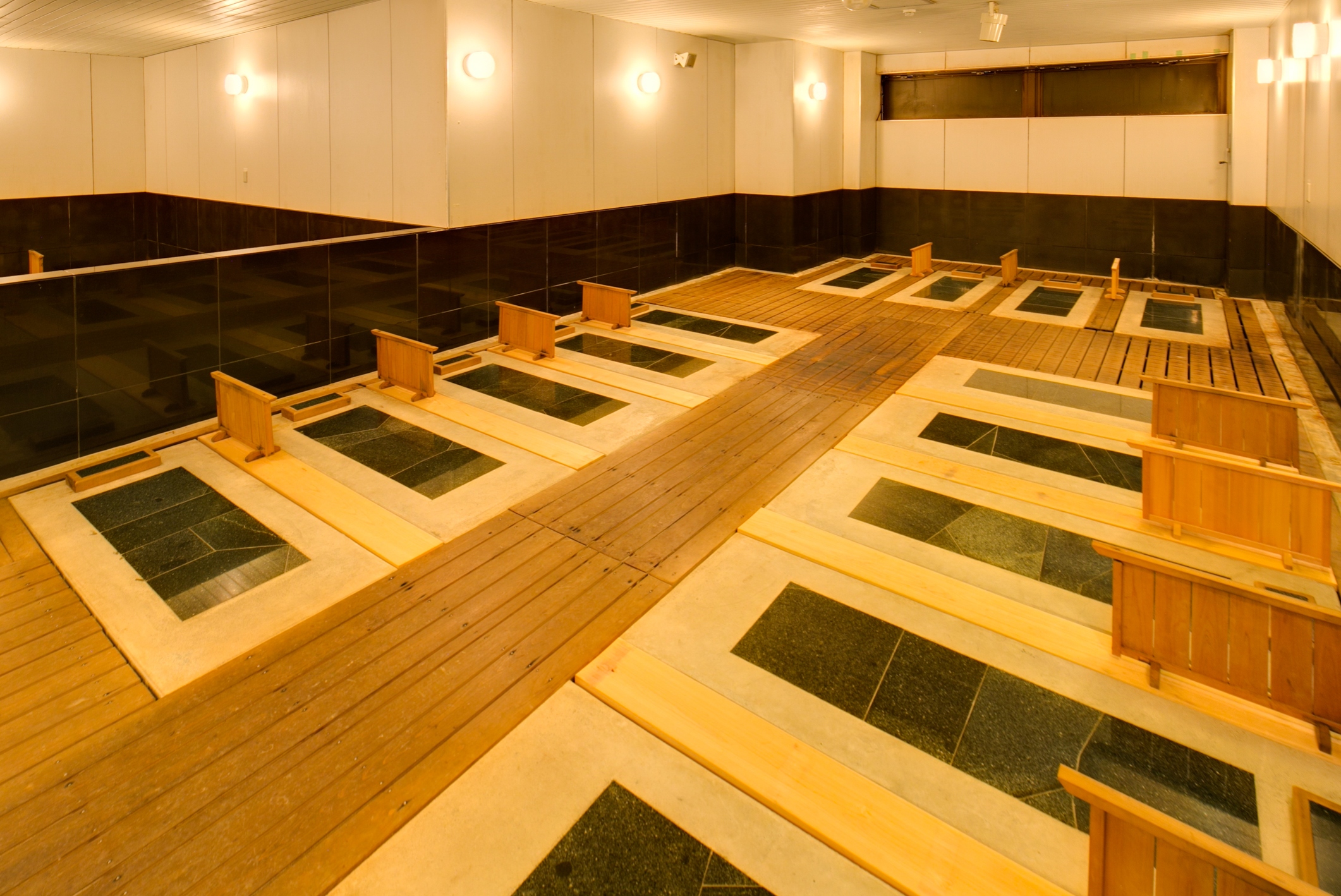 岩盤浴（波動浴）